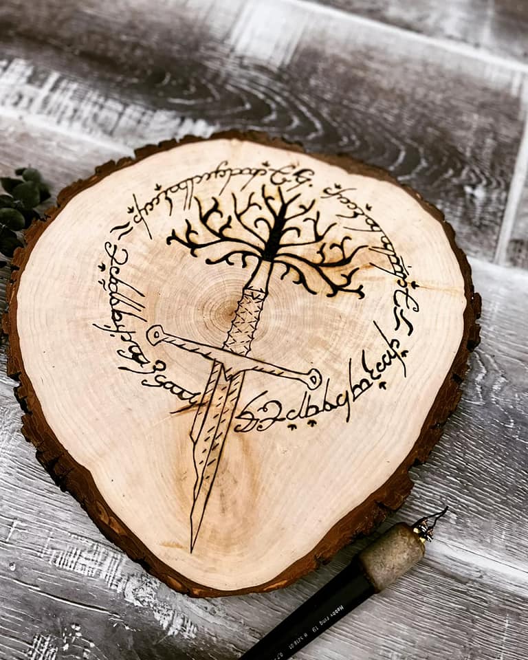 Grote decoratieve houten schijf Lord of the rings.
